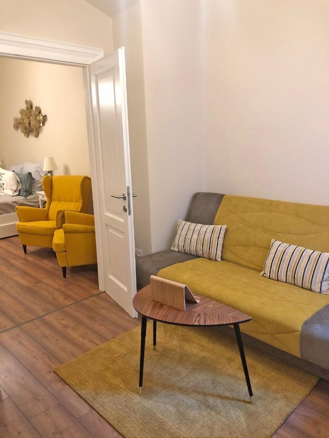 Modern Comfort In Historical Budapest Exterior photo